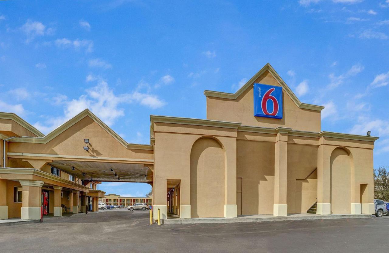 Motel 6 Lester - Philadelphia Airport Exterior photo