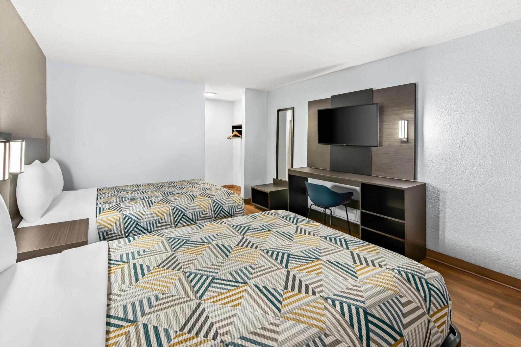 Motel 6 Lester - Philadelphia Airport Exterior photo