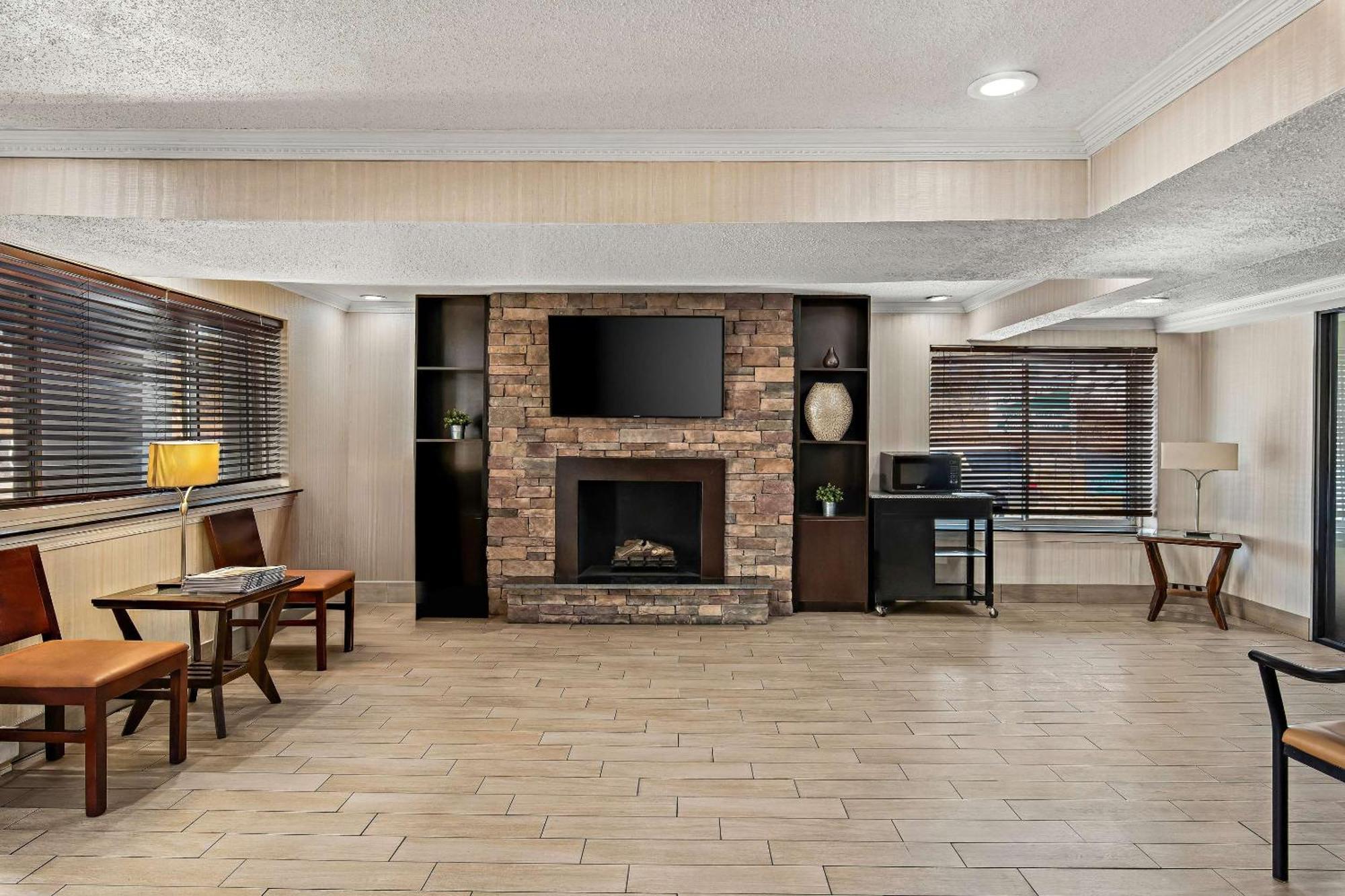 Motel 6 Lester - Philadelphia Airport Exterior photo