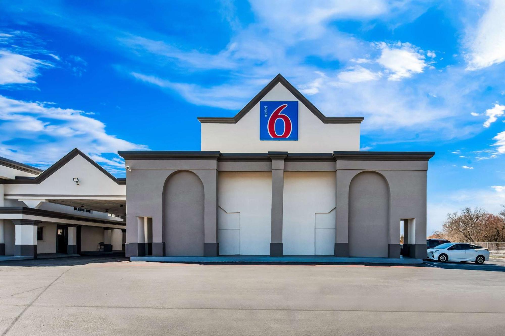 Motel 6 Lester - Philadelphia Airport Exterior photo